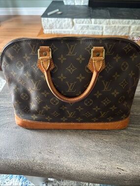 Authentic Louis Vuitton alma PM